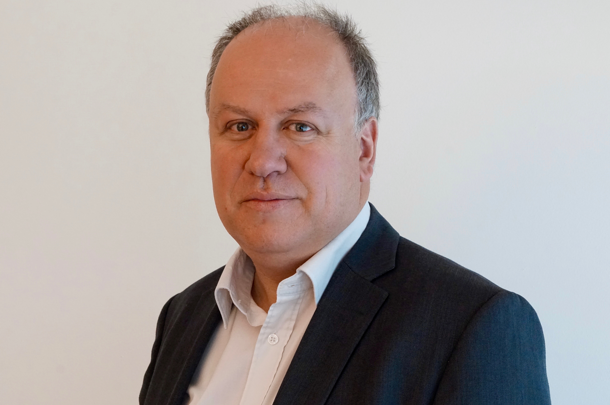 Portretfoto Robert van Beek