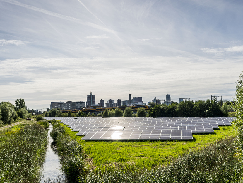 Skyline met zonnepark